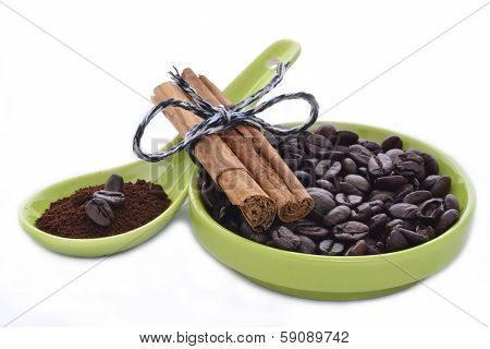 Coffe beans and cinnamon