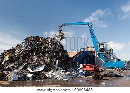 working metal scrap loading machine