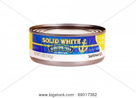 Hayward, CA - July 24, 2014: 5 oz can of Safeway Brand Solid White Albacore Tuna in water