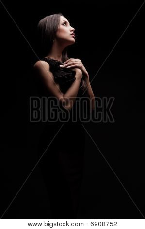 อธิษฐานในที่มืดสาวสวย
