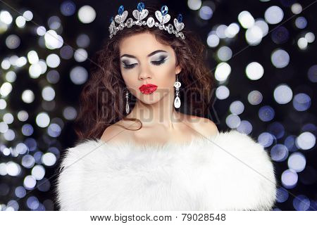 Winter Beauty Fashion Girl Model In Fur Coat Over Boker Christmas  Lights Background. Luxurious Glam