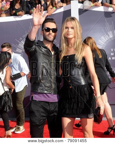 LOS ANGELES - AUG 24:  Adam Levine & Behati Prinsloo arrives to the 2014 Mtv Vidoe Music Awards on August 24, 2014 in Los Angeles, CA                