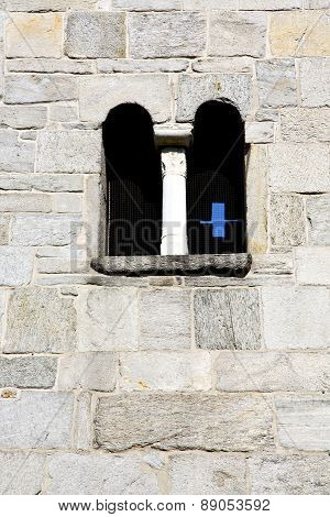 Rose Window  Italy  Lombardy     In  The Abbiate     Losed Brick   Tower    Tile