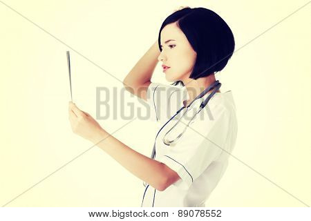Young doctor anylising rentgen photo
