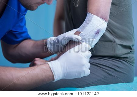 Paramedic Dressing Wound