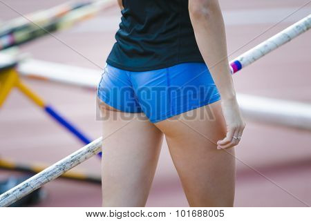 female athlete competing in the pole vault