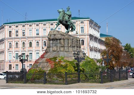 Bogdan Khmelnitsky statue