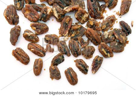 montón de café Pecan aislado en blanco