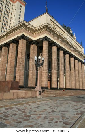 Portico vid Moskvas statliga universitet i Ryssland