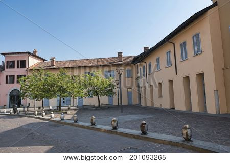 Cernusco sul Naviglio (Milan Lombardy Italy): exterior of old typical buildings