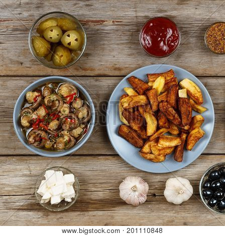 Food set. Traditional American snacks: fried potatoes, pickles, ketchup