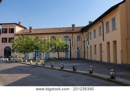 Cernusco sul Naviglio (Milan Lombardy Italy): exterior of old typical buildings