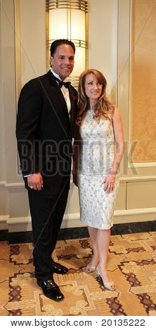 NEW YORK - május 8.: Baseball catcher Mike Piazza és a színésznő Jane Seymour részt a koktél party fo