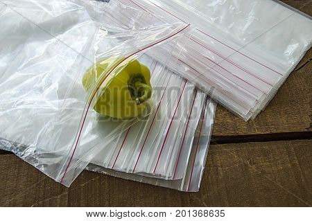 Refrigerator bag,  locked refrigerator bag pictures,Pictures of stuffed peppers prepared for deep freze
Stuffed peppers placed in a refrigerator bag