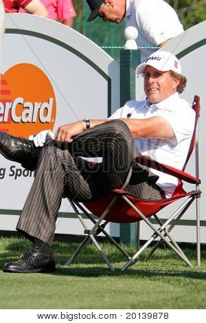 ออร์แลนโด FL - 23 มีนาคม: Phil Mickelson อยู่บนทีนี้ในระหว่างปฏิบัติการรอบที่พาล์มเมอร์อาร์โนลด์