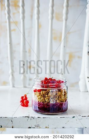 Granola, Blueberry And Currant