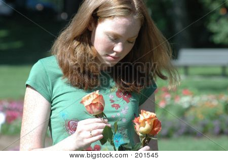 Rødhåret med blomster