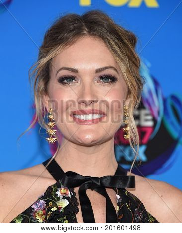 LOS ANGELES - AUG 13:  Amy Purdy arrives for the Teen Choice Awards 2017 on August 13, 2017 in Los Angeles, CA