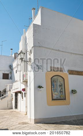 Characteristic alleyway of Mottola. Puglia. Southern Italy.