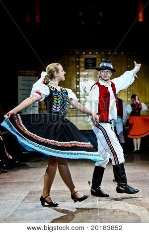 นิวยอร์ก - 13 พฤษภาคม: เต้นสโลวักจาก Limbora openingSlovak 2011 แฟชั่นคืนที่ Fashi สโลวัก