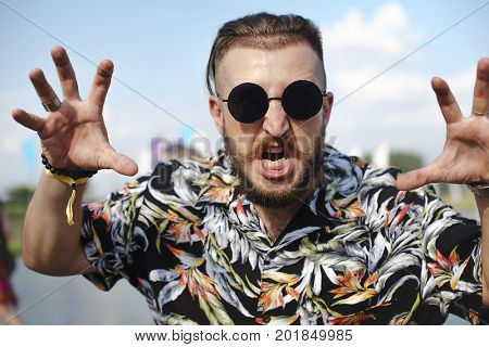 Moodie People Hands Gesture Scary