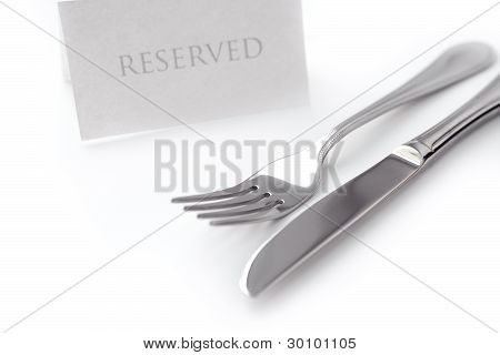 Generiska reserverade tecken med gaffel och kniv.