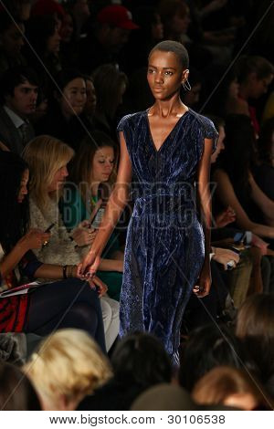 NEW YORK - 10 février : Designer Rebeca Taylor pour les collections de Rebecca Taylor Fas de Mercedes-Benz