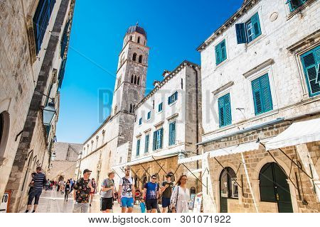 Dubrovnik, Croatia - April, 2018: Tourists At Stradun Street At The Old Town Of Dubrovnik