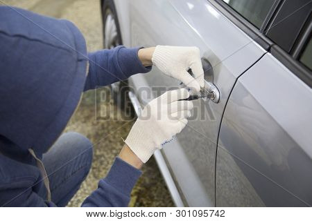 Opening The Car Lock Pick. Carjacking. Hijacker.