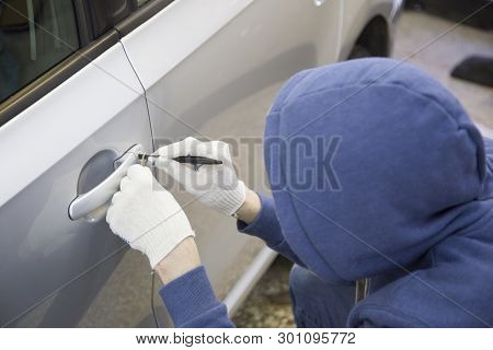 Opening The Car Lock Pick. Carjacking. Hijacker.