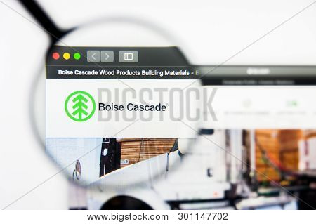 Richmond, Virginia, Usa - 9 May 2019: Illustrative Editorial Of Boise Cascade Website Homepage. Bois