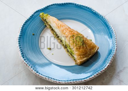 Turkish Baklava With Pistachio Served With Plate / Havuc Dilimi.
