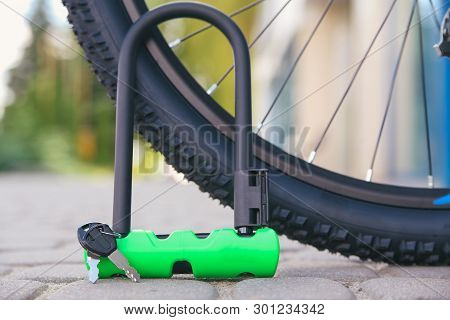 Bicycle Lime Green U-lock With Key Outdoors