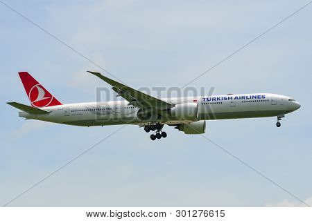 Bangkok, Thailand - Sep 17, 2018. Tc-lje Turkish Airlines Boeing 777-300er Landing At Bangkok Suvarn