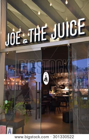 New York, Ny - Apr 14: Joe And The Juice Store At Oculus Of The Westfield World Trade Center Transpo