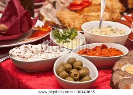 Insalata con le olive In un po ' ciotole