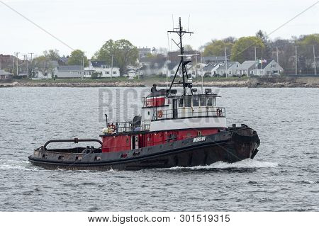 New Bedford, Massachusetts, Usa - May 3, 2019: Tug Morgan Heading Back To New Bedford