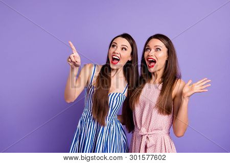Portrait Of Nice-looking Charming Lovely Winsome Attractive Slim Slender Fit Thin Cheerful Cheery Po