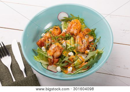 Grilled Shrip Salad With Arugula And Different Vegetables
