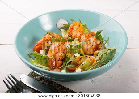 Grilled Shrip Salad With Arugula And Different Vegetables