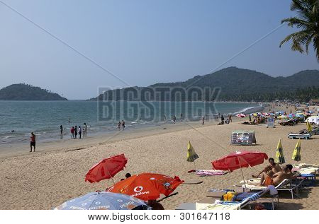 Goa, India - January 31, 2014:vacationers, Sellers, Cafe On The Tropical Beach Palolem