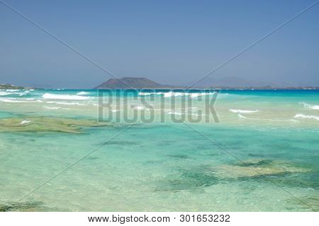 Beach Corralejo On The Canary Island Fuerteventura, Spain. View On The Islands Lobos And Lanzarote.