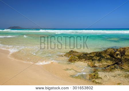 Beach Corralejo On The Canary Island Fuerteventura, Spain. View On The Islands Lobos And Lanzarote.
