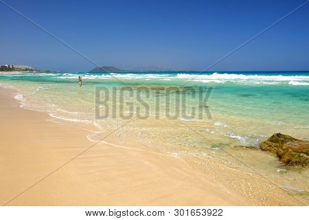Beach Corralejo On The Canary Island Fuerteventura, Spain. View On The Islands Lobos And Lanzarote.
