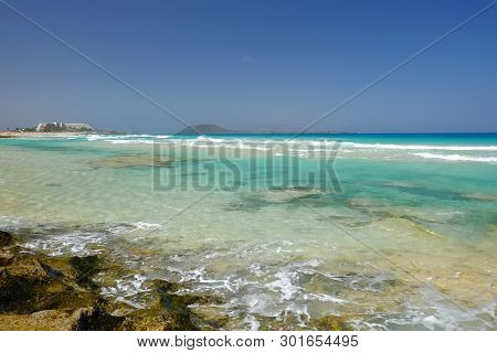 Beach Corralejo On The Canary Island Fuerteventura, Spain. View On The Islands Lobos And Lanzarote.