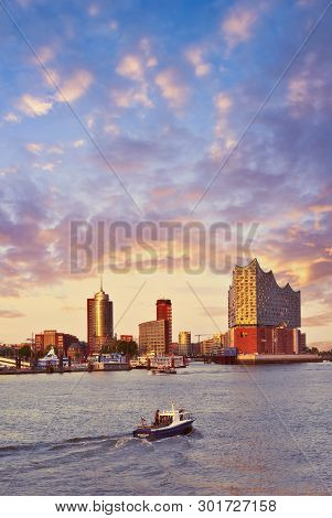 Hanburg, Germany- August 12, 2015: Boat With Tourists Goes On Elbe River Towards Elbphilharmonie, A 