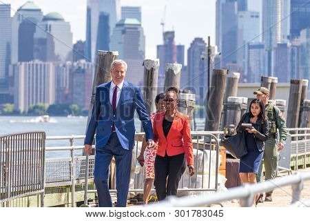 New York, Ny, Usa - May 16, 2019: Mayor Of New York Bill De Blasio And His Wife Chirlane Mccray Arri
