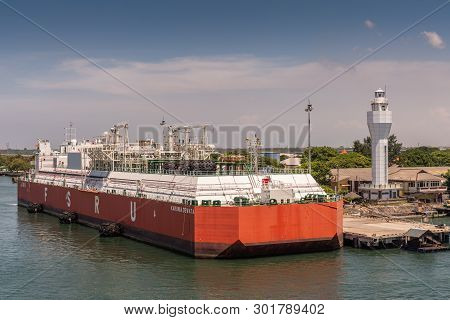 Bali, Indonesia - February 25, 2019: Red And White Floating Storage And Regasification Unit, Fsru, L