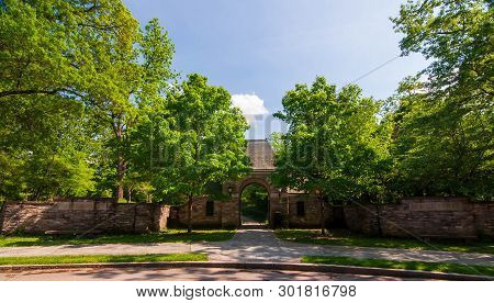 Pittsburgh, Pennsylvania, Usa 05/18/2019 The Gatehouse To Frick Park In The Point Breeze Neighborhoo