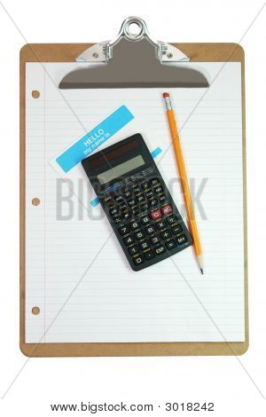 Schránka, kalkulačka, tužka, jméno značky a papír